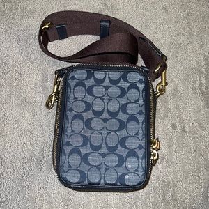 Crossbody purse